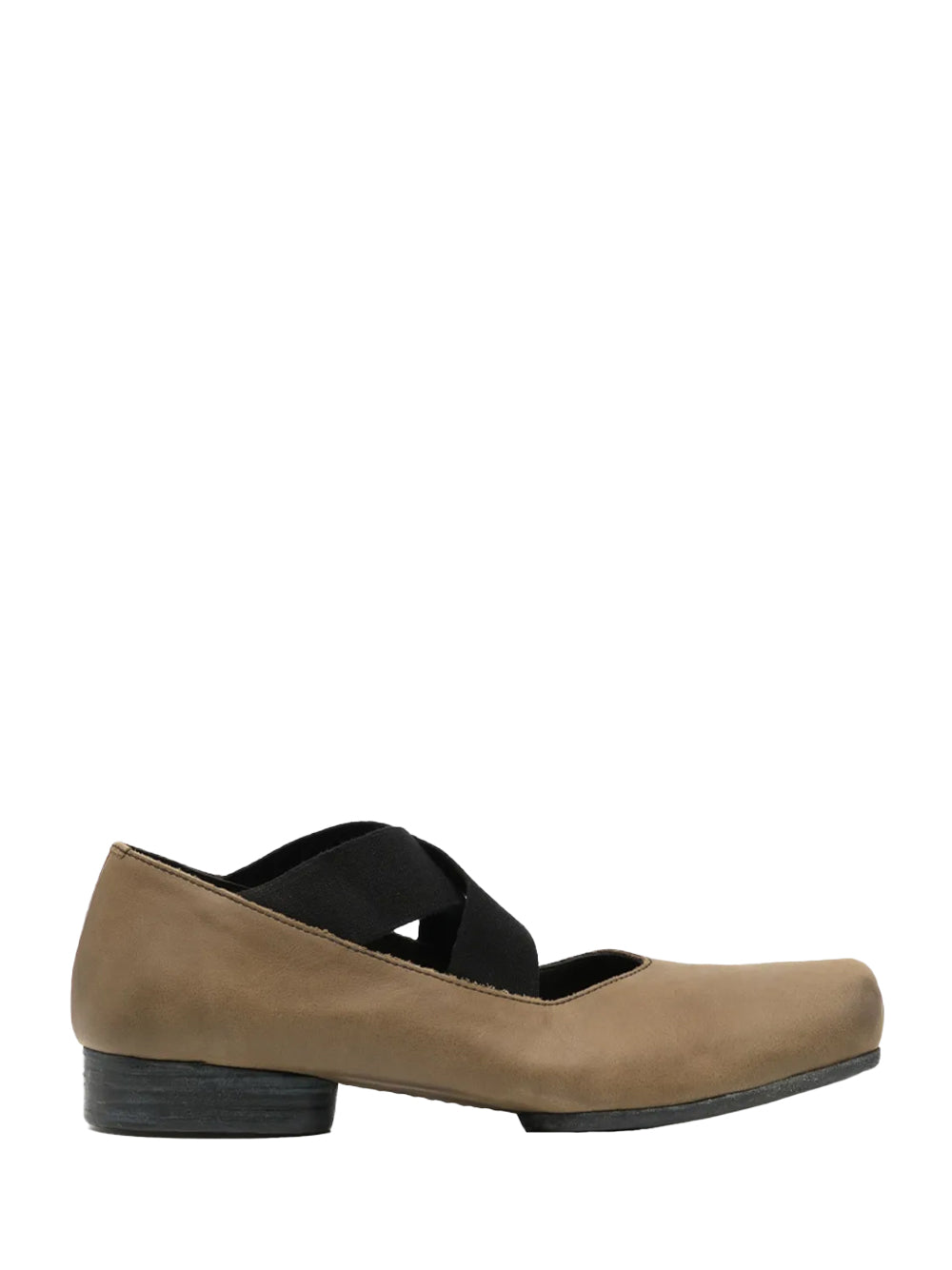 ballet shoes D.