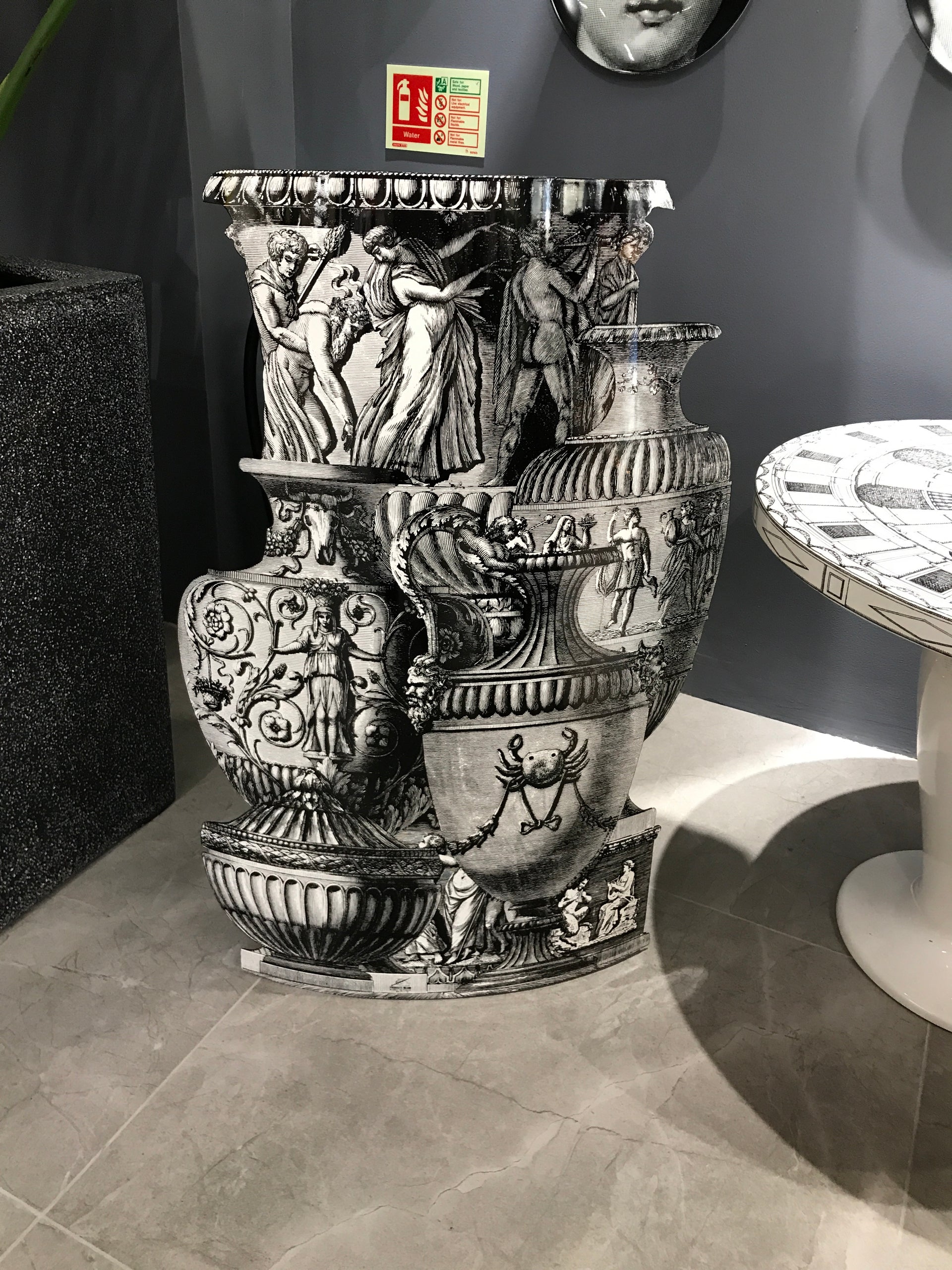 Urn umbrella stand